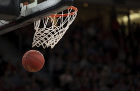 NBA东部决赛热火对阵凯尔特人激烈比赛现场高清图片