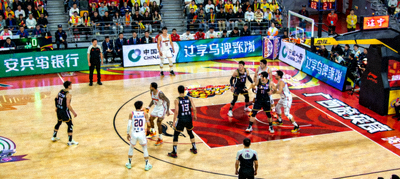 中国篮球协会CBA联赛广东队与辽宁队比赛现场高清图片